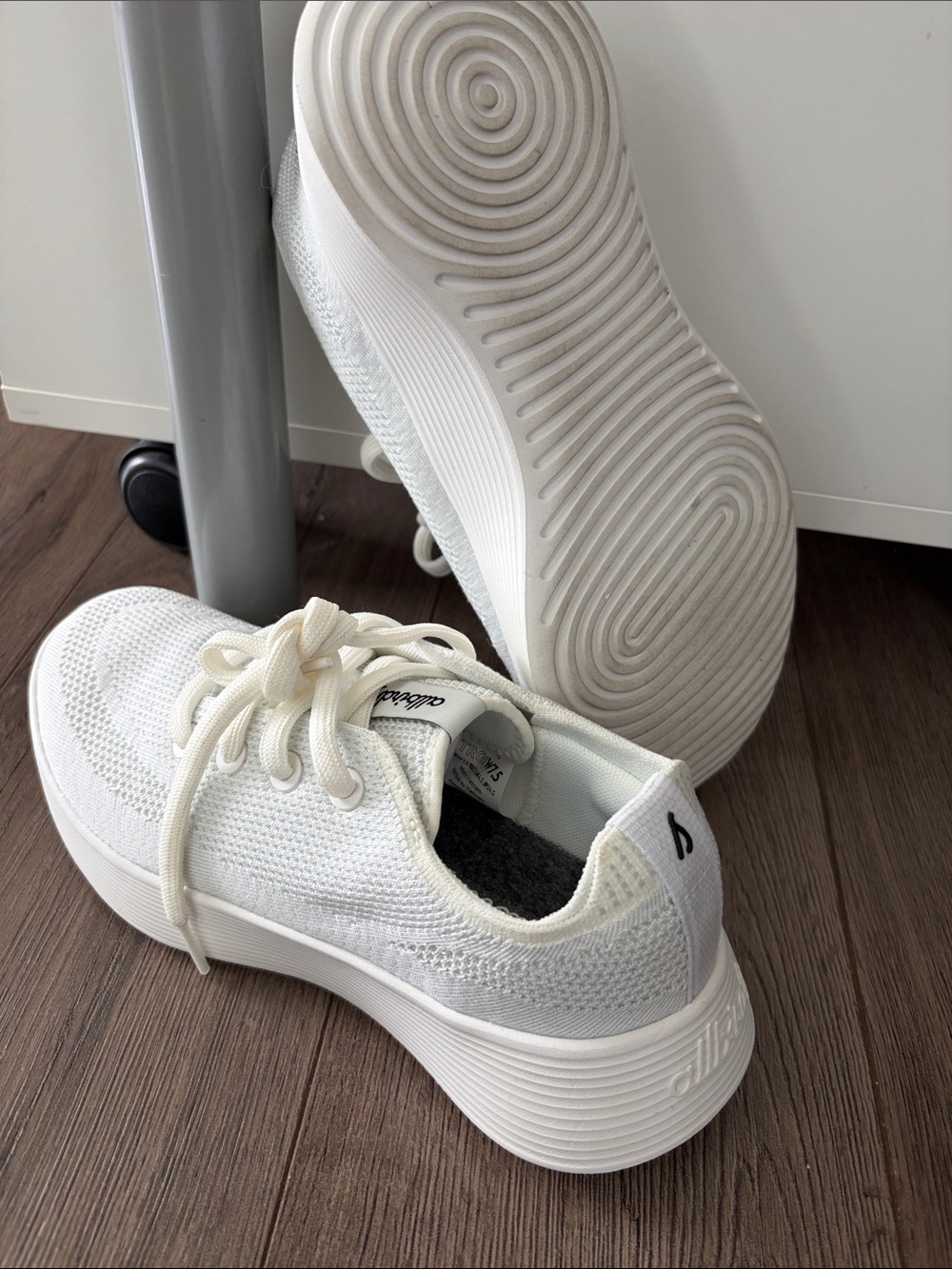 New- tried on Allbirds Women’s Tree Runners Sneakers. Size 7.5